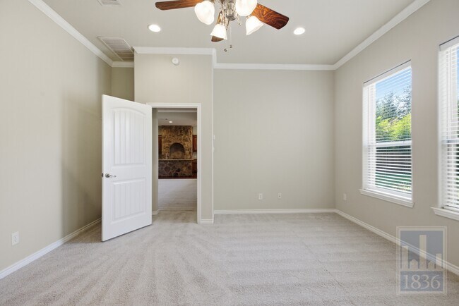 Building Photo - 15105 General Williamson Dr