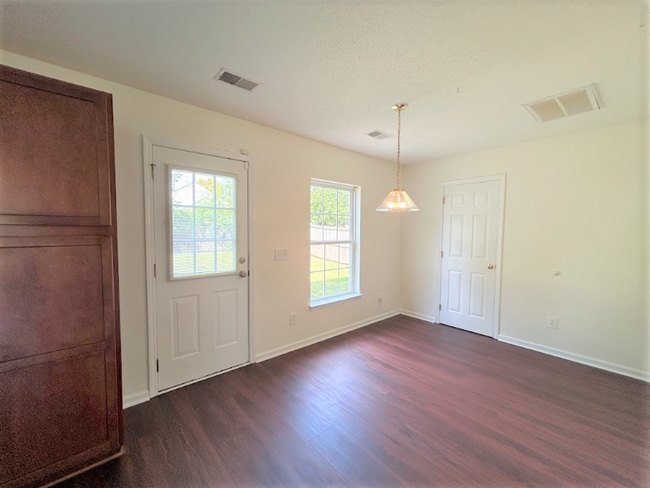 Building Photo - 109 Kensel Ct