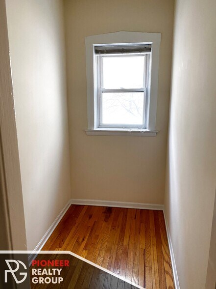 Building Photo - 3921 N Pine Grove Ave