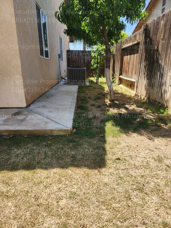 Building Photo - 4 bedroom, 2 bathroom home located in East...