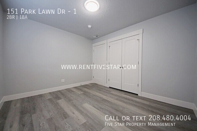 Building Photo - 151 Park Lawn Dr