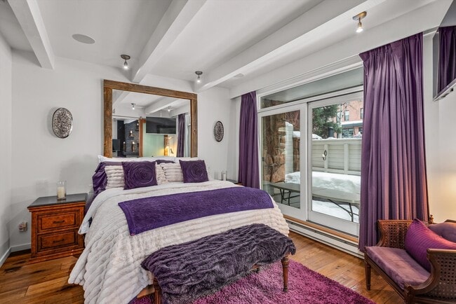 Building Photo - 210 E Hyman Ave