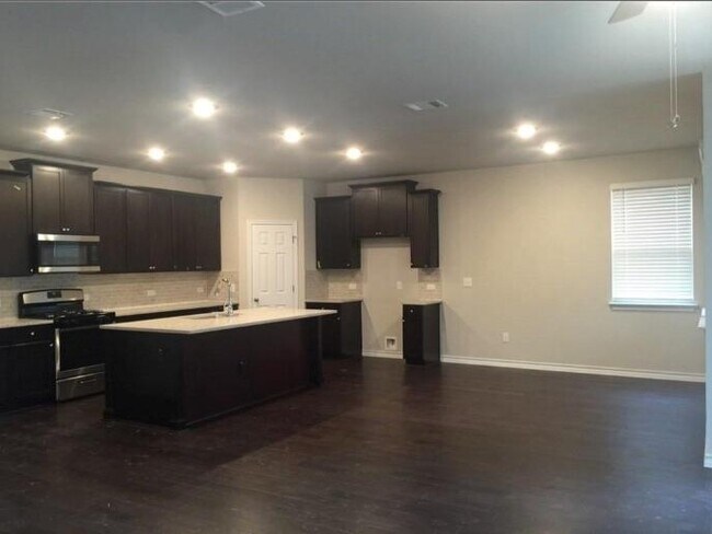 Building Photo - 7307 Albany Dr
