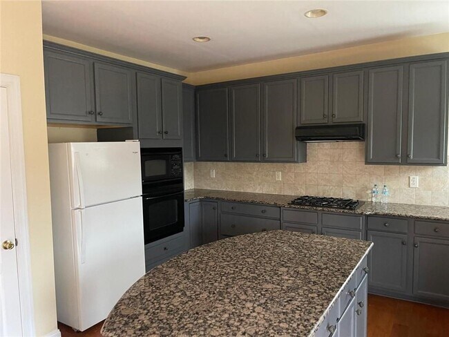 Building Photo - 5645 Princeton Run Trail