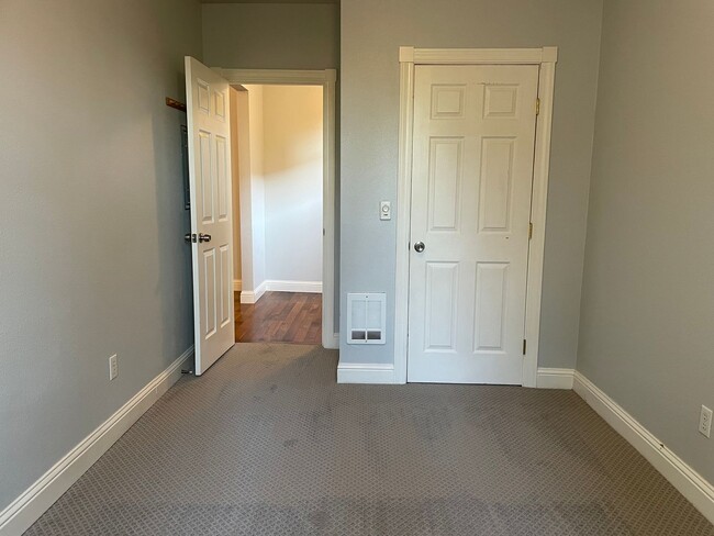 Building Photo - M1614 #1-3