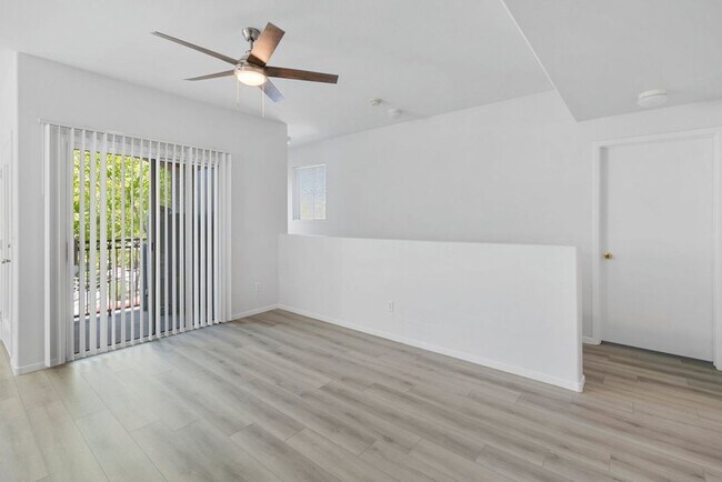 Building Photo - *VERY NICE CONDO IN GATED COMMUNITY !