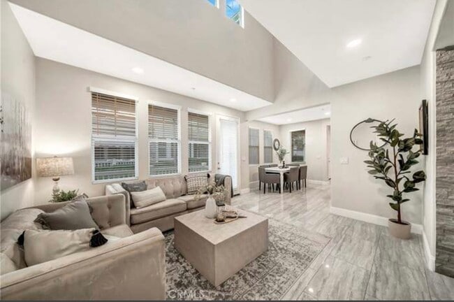 Building Photo - 16 Shelburne St