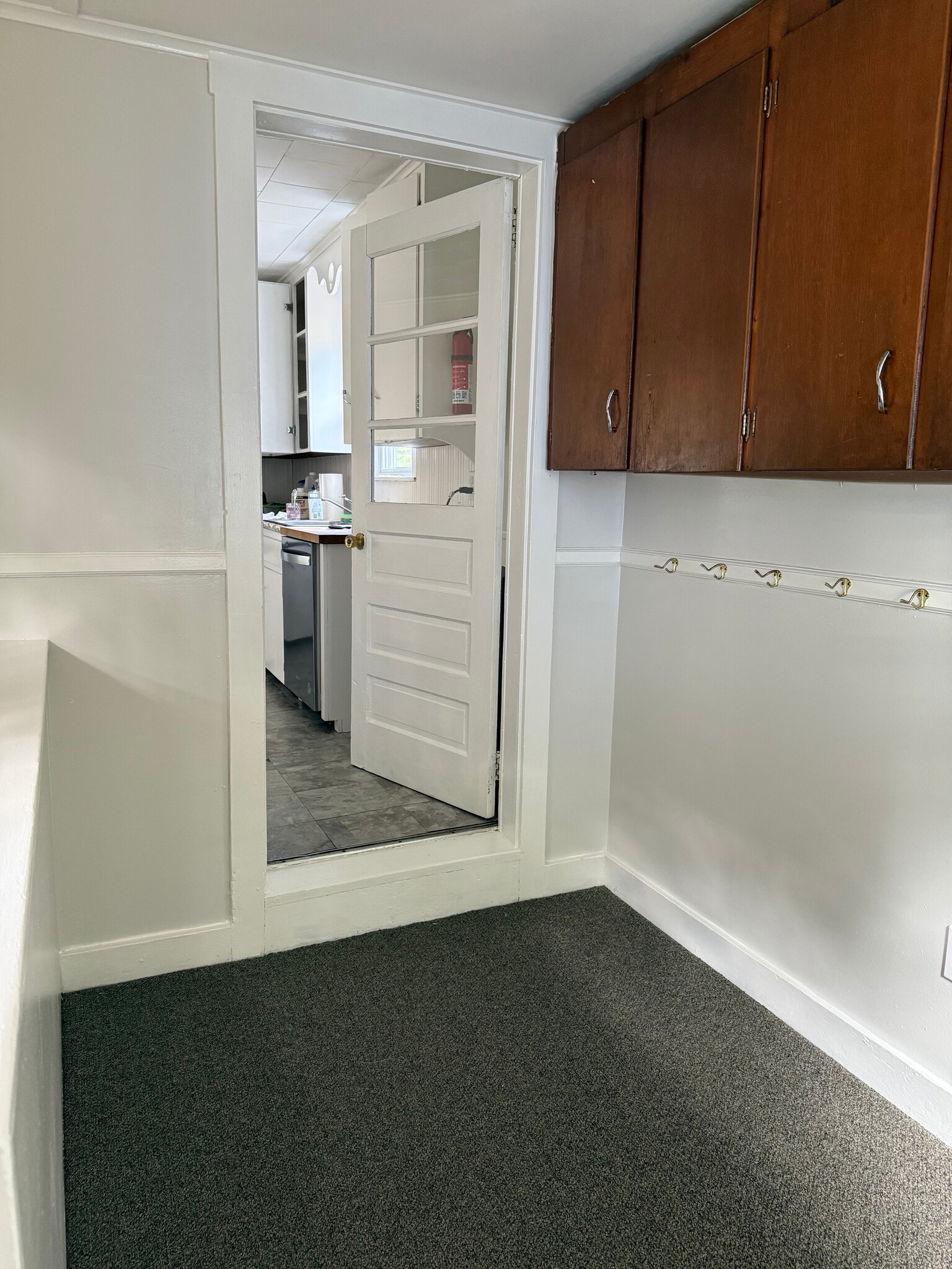 Breezeway toward kitchen - 10 Silver St