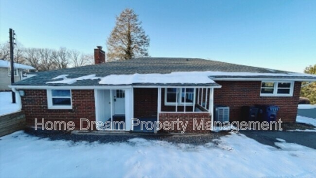 Building Photo - 354 Berry St