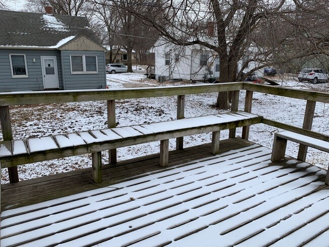 Building Photo - Charming 2 Bed/1 Bath Home Near the K-Stat...