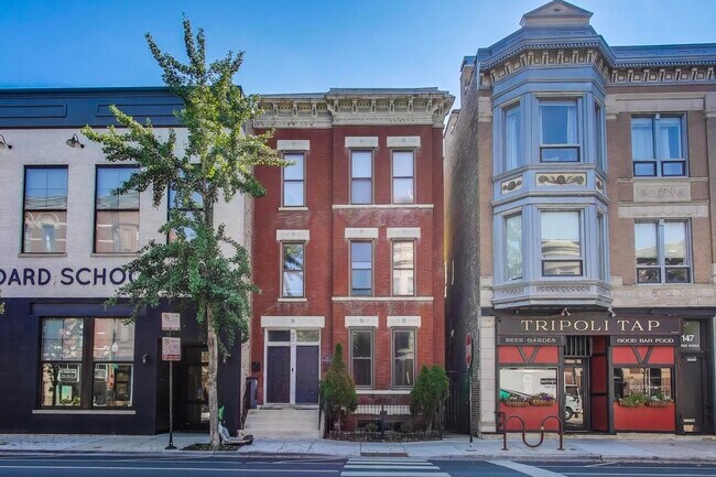 Primary Photo - 1143 W Armitage Ave