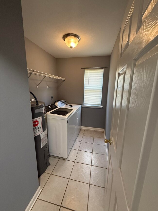 Building Photo - 36 Evans Ave