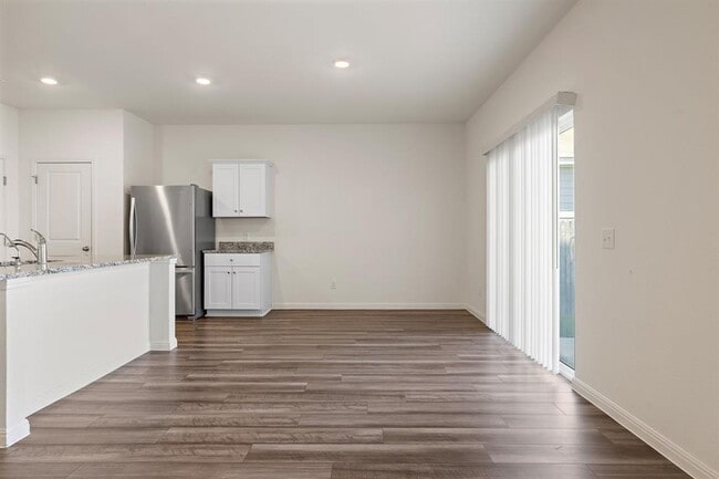 Building Photo - 640 Gemsbok Rd