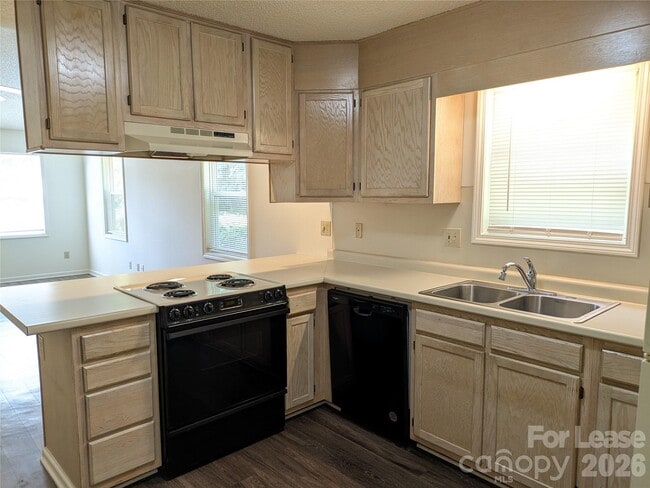 Building Photo - 111 Birdie Ct
