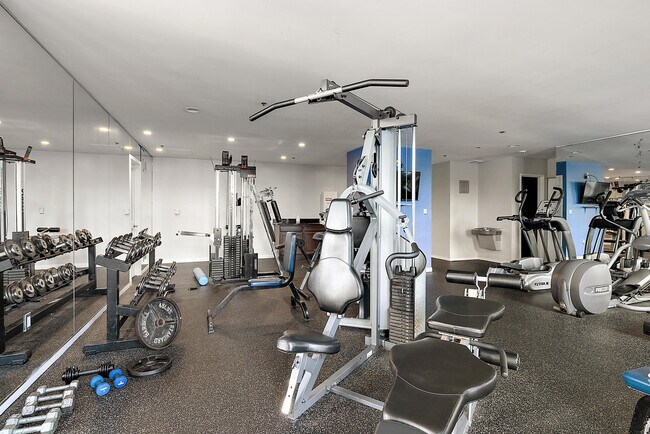 Building Photo - 250 E Harbortown Dr