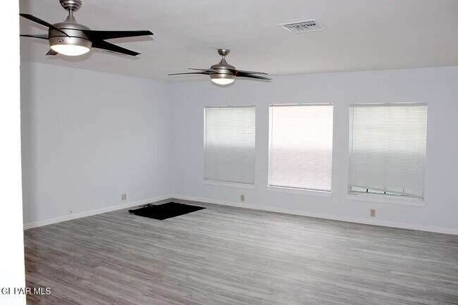 Building Photo - 7572 Plaza Taurina Dr
