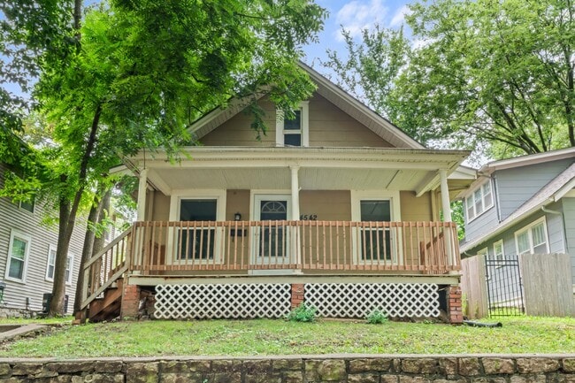 Building Photo - Coming Soon!! Charming 2-Bedroom Home!