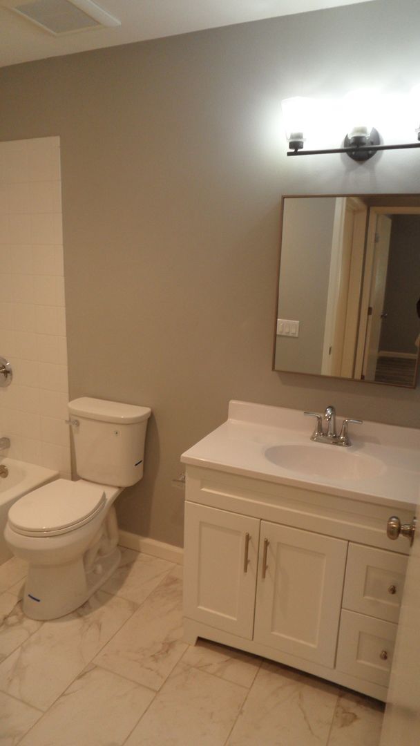 Building Photo - REMODELED 2BR; 1BA end unit condo w/ 1 car garage & 1 parking space