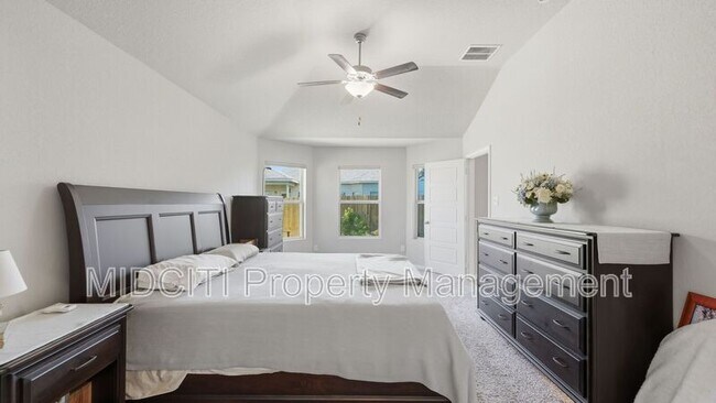 Building Photo - 1116 RIVER WOOD