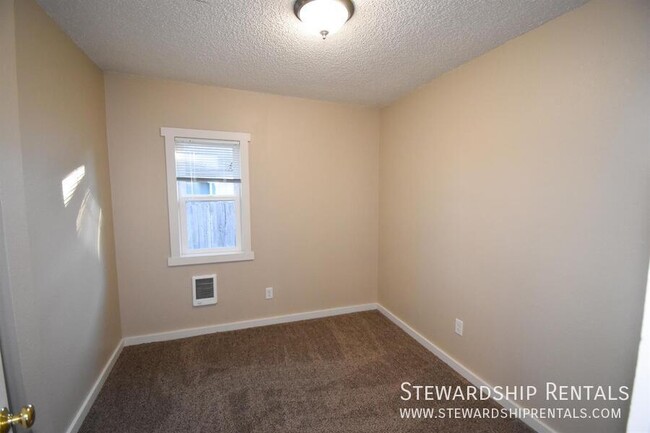 Building Photo - 195 N 9th St