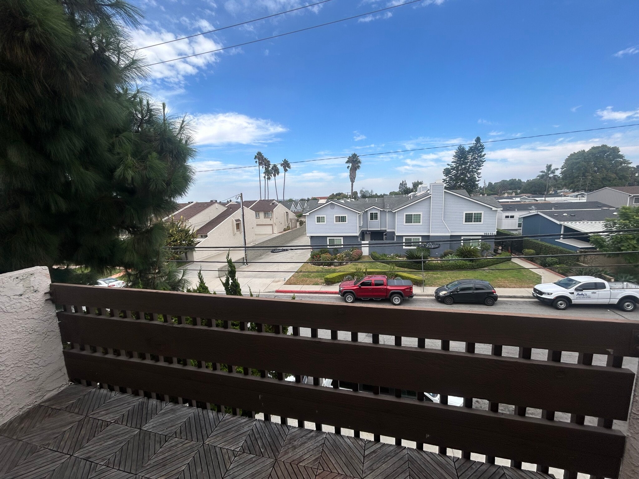 Balcony - 25925 Oak St