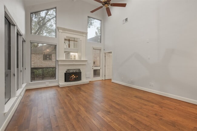 Building Photo - 12859 Kingsbridge Ln