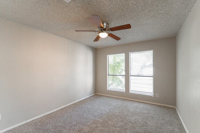 Building Photo - 5731 Easthampton Dr