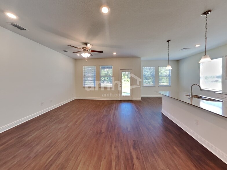 Building Photo - 27653 St Andrews Ave