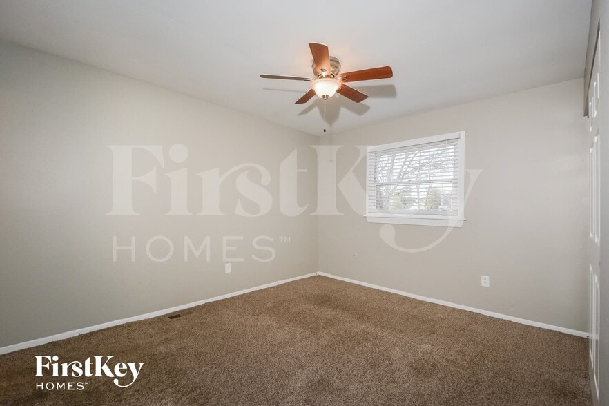 Building Photo - 2727 Dividend Park Dr