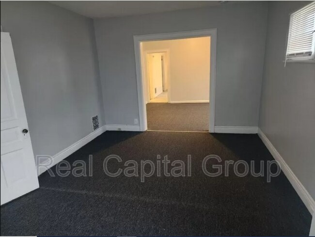 Building Photo - 408 Woodlawn Ave