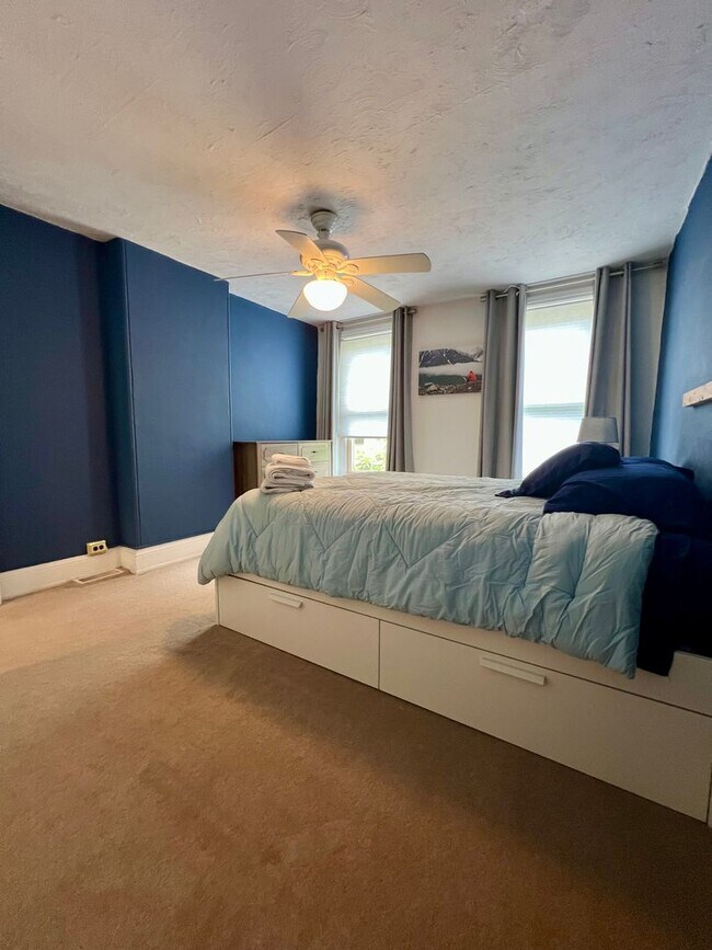 Building Photo - Stunning 2-Bedroom Townhouse in Manayunk! Available NOW!