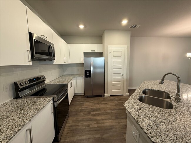 Building Photo - 9906 Grosbeak Ln