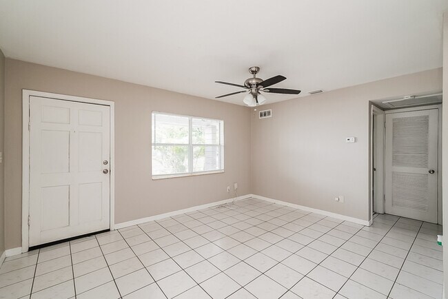 Building Photo - Welcoming 3-Bedroom Home in St. Petersburg, FL