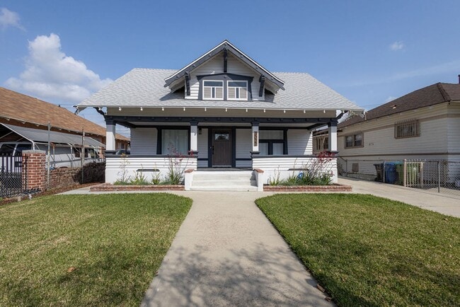 Building Photo - Fully Renovated Craftsman Home, 3-Bedroom,...