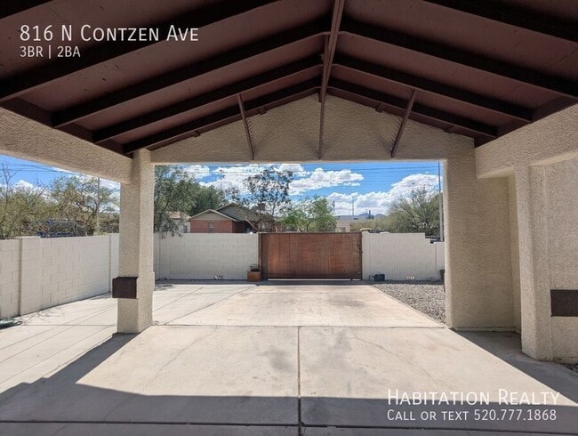 Building Photo - 816 N Contzen Ave