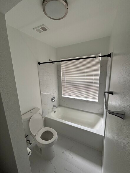 Building Photo - 2400 Feather Sound Dr