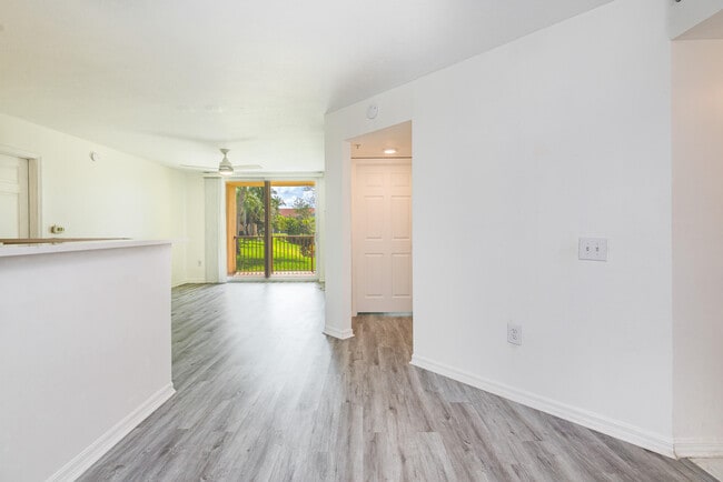 Building Photo - 602 Villa Cir