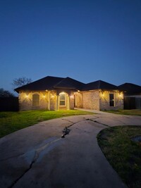 Building Photo - 9335 Los Olmos Dr