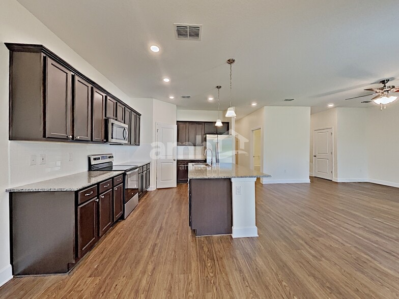 Building Photo - 4807 Reisswood Lp