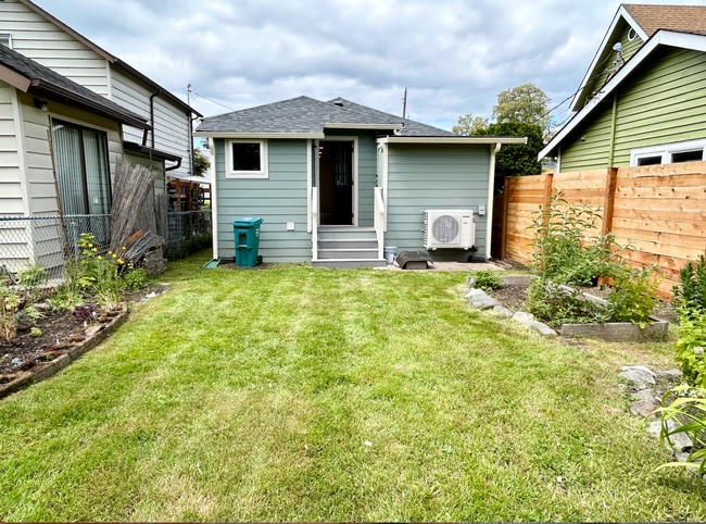 Building Photo - West Seattle/Pigeon Point Home