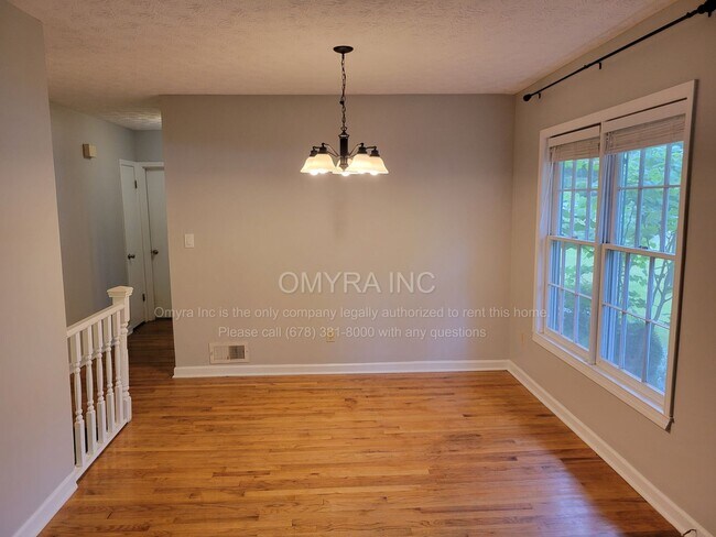 Building Photo - Charming 2 Bedroom Duplex Unit in Decatur!