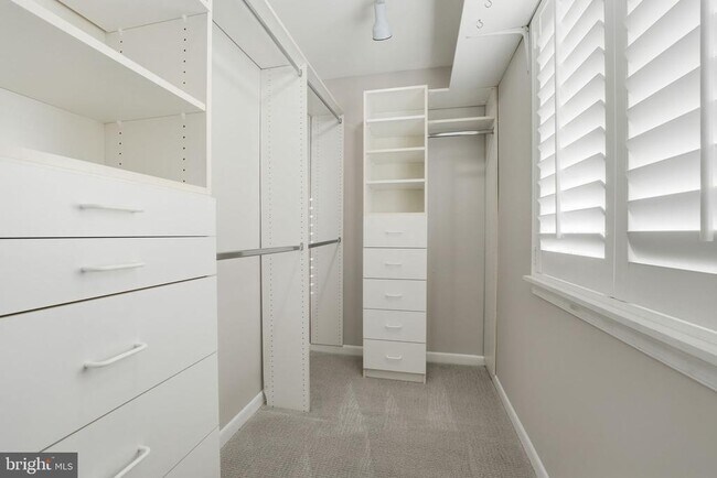 Building Photo - 1528 Goldenrain Ct