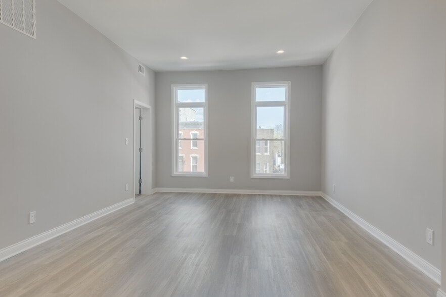 Building Photo - 1536 N Talman Ave