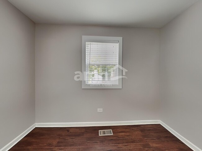 Building Photo - 8601 Sycamore Ct