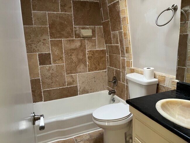 Building Photo - 2704 San Pedro St