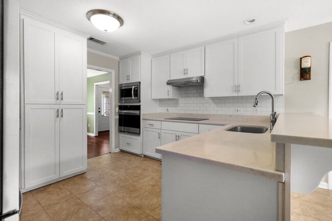 Building Photo - 3 Bed, 3 Bath Plus Office Home for Rent!!
