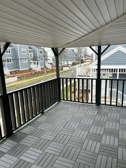 Building Photo - 85 Cosey Beach Ave
