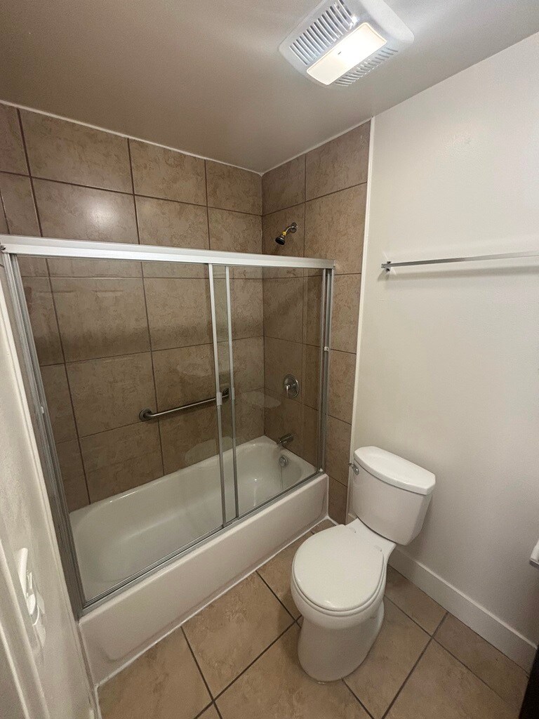 Building Photo - 232 W 91st St