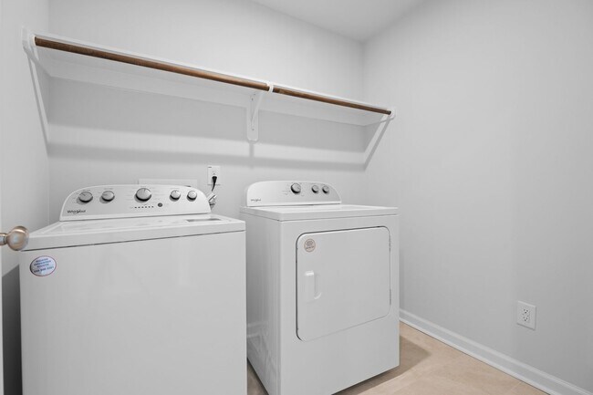 Building Photo - Charming 3 bedroom 2.5 bath Townhome in Wake Forest