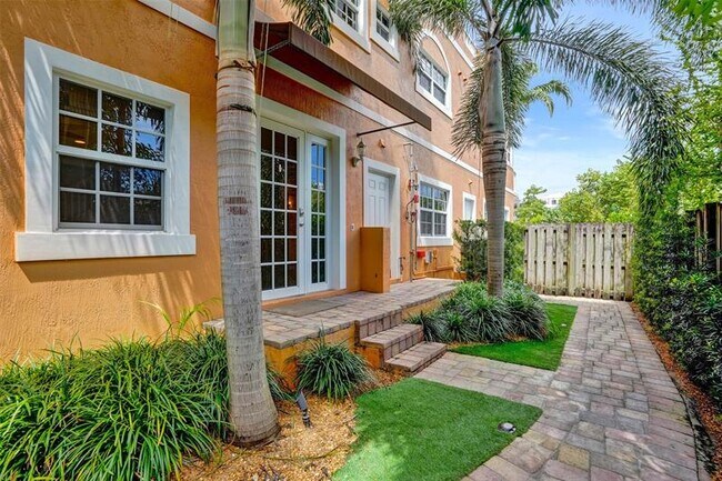 Building Photo - 624 NE 29th Dr